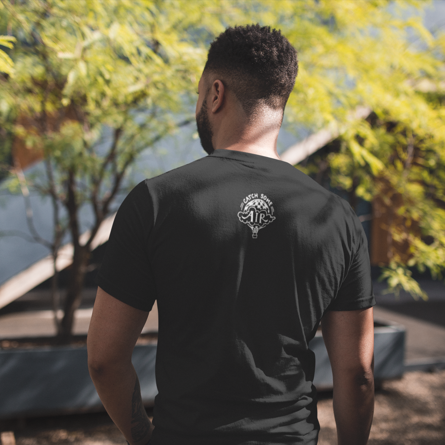 KEEP YOUR HEAD UP giraffe | unisex tshirt | black